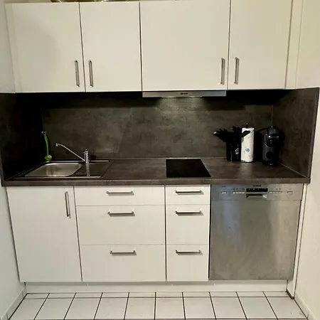 Komplette Mit Eigenem Zugang *